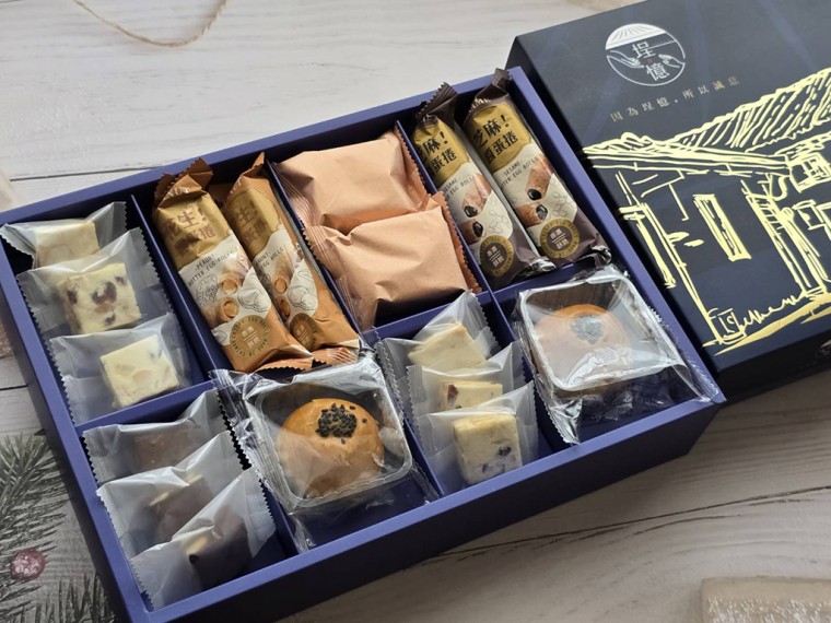 [2025年中秋節禮盒推薦] 四喜臨門-御福禮盒MA1（9入法式雪雲千層派 4 入餡餡蛋捲 + 2千層蛋黃酥 + 2入 鳳梨酥） (法式雪雲千層派口味隨機出)